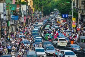 Cảnh giao thông ùn tắc trong khung giờ cao điểm tại Hà Nội.